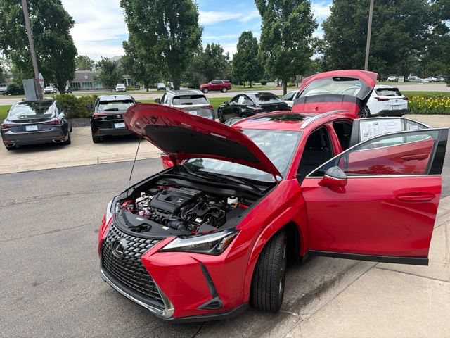 Used 2025 Lexus UX 300h FWD w/ Accessory Package (Z2) image 9