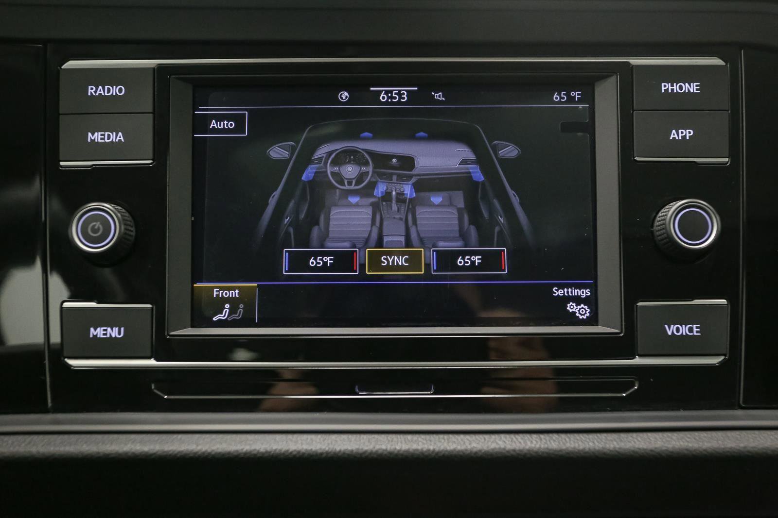 Used 2024 Volkswagen Jetta SE image 28