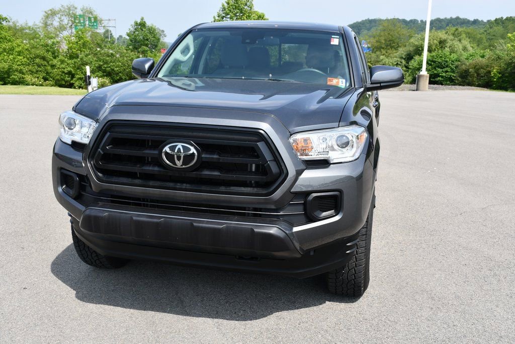 Used 2022 Toyota Tacoma SR image 2