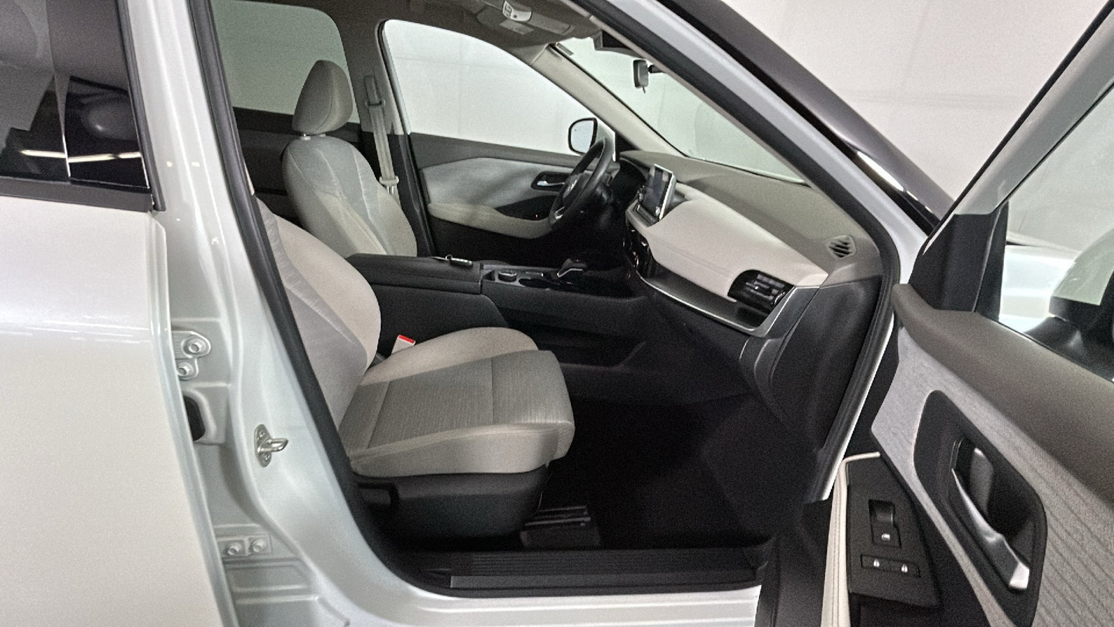 Used 2021 Nissan Rogue SV AWD/4WD image 36