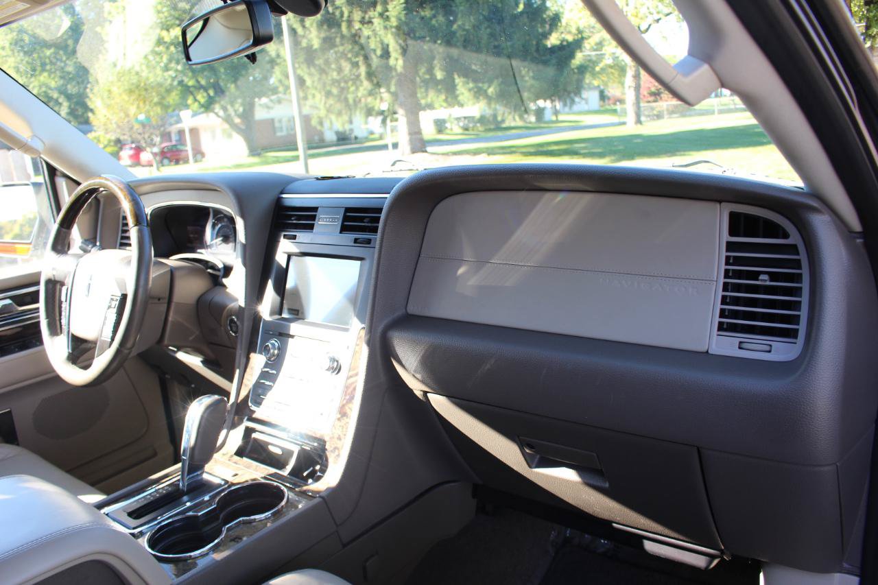 Used 2016 Lincoln Navigator L Select AWD/4WD image 44
