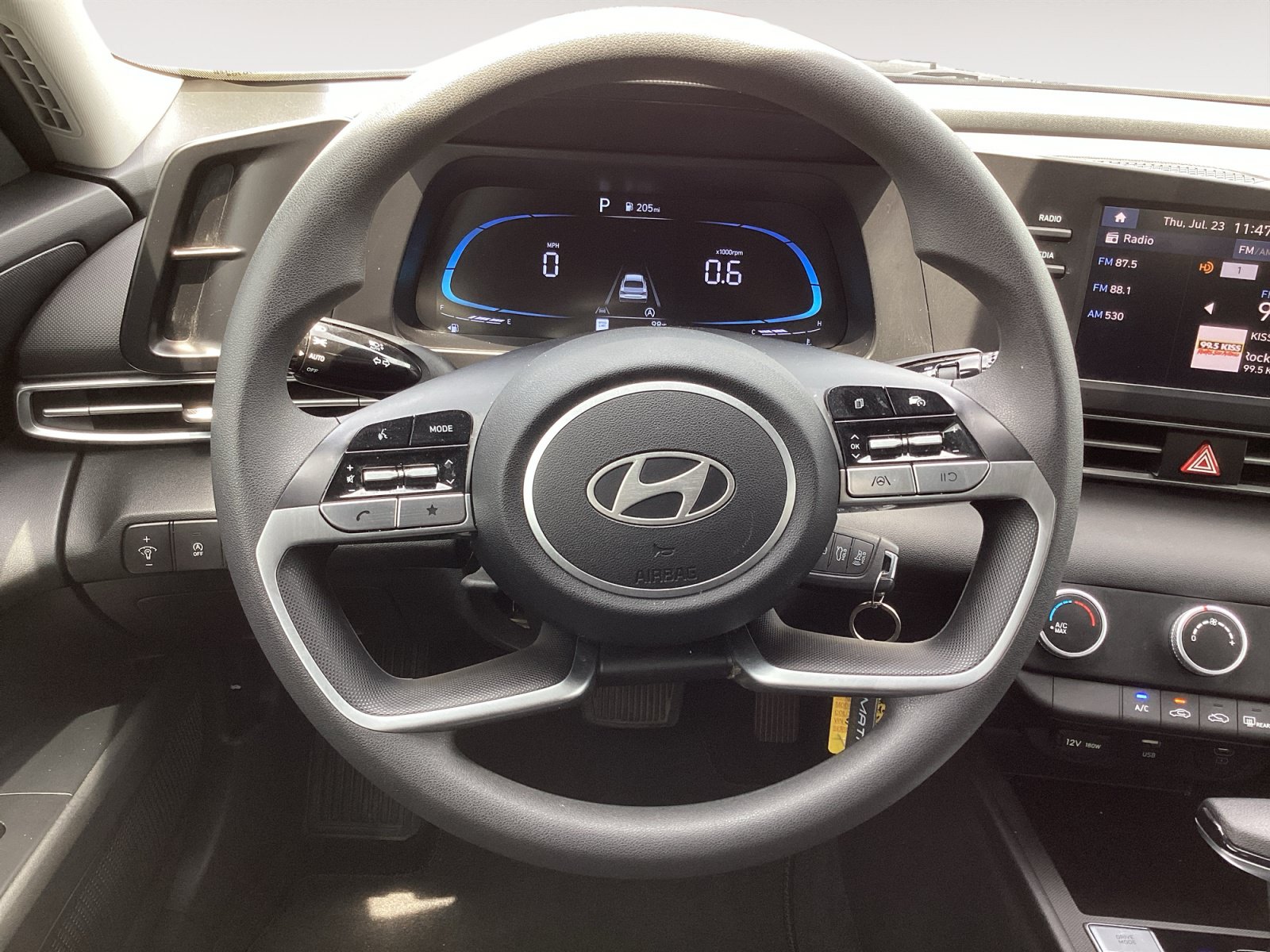 Used 2025 Hyundai Elantra SE w/ Cargo Package FWD image 15