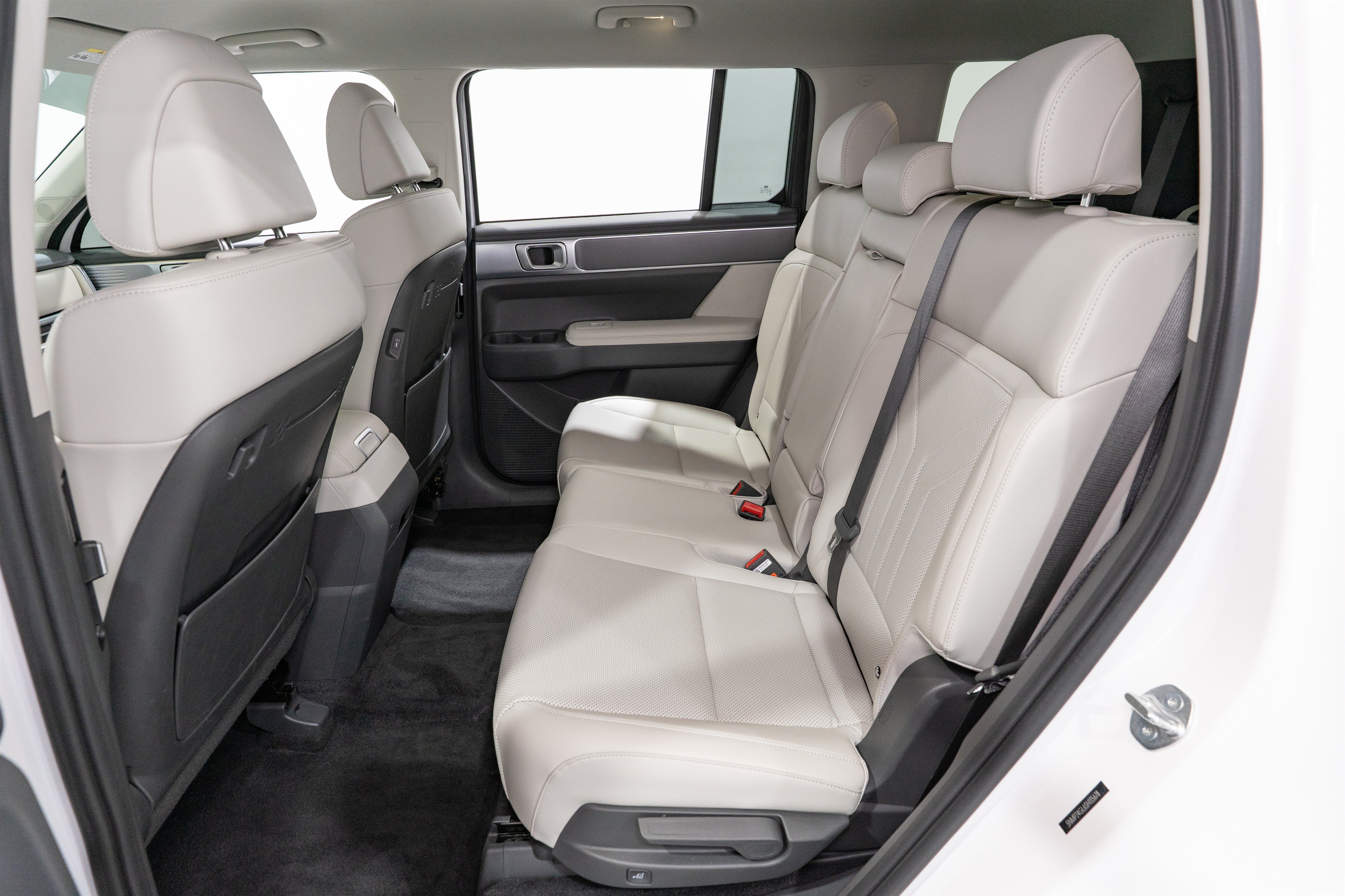 Used 2025 Hyundai Santa Fe SEL FWD image 30
