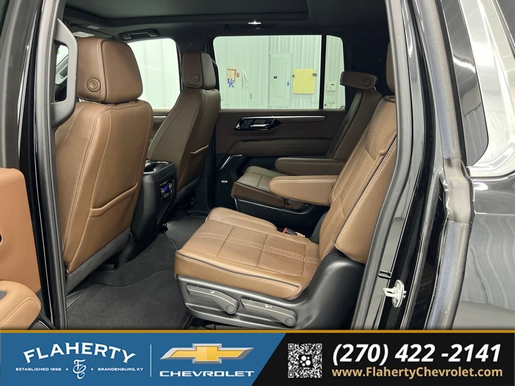 Used 2025 Chevrolet Suburban High Country AWD/4WD image 11