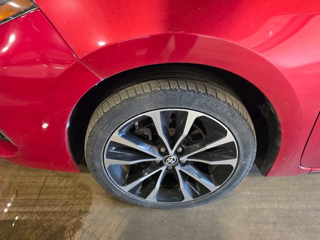 Used 2019 Toyota Corolla SE FWD image 3