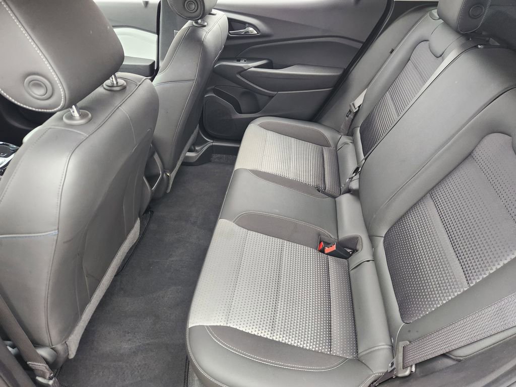 Used 2025 Chevrolet Trax LT FWD image 27