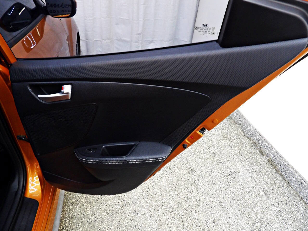 Used 2016 Hyundai Veloster Turbo image 11