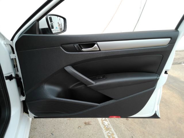 Used 2014 Volkswagen Passat 1.8T Wolfsburg Edition image 17