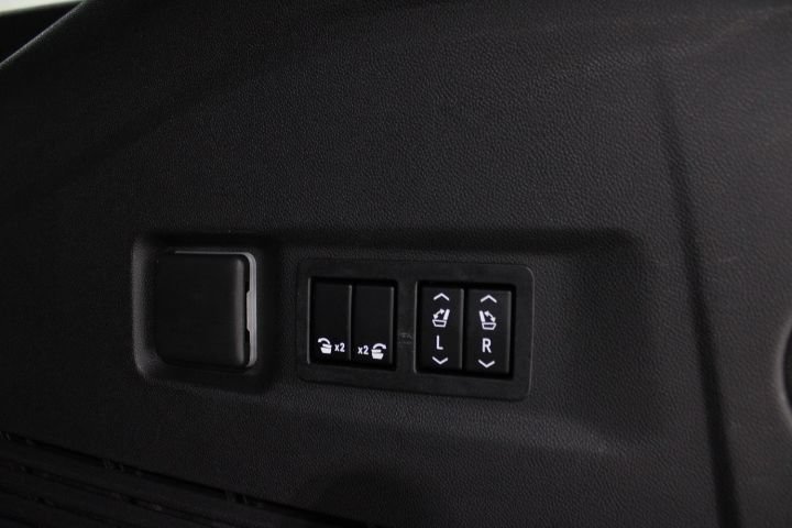 Used 2022 Chevrolet Suburban RST w/ Luxury Package AWD/4WD image 16