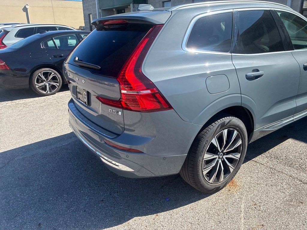 Used 2023 Volvo XC60 B5 Plus AWD/4WD image 4