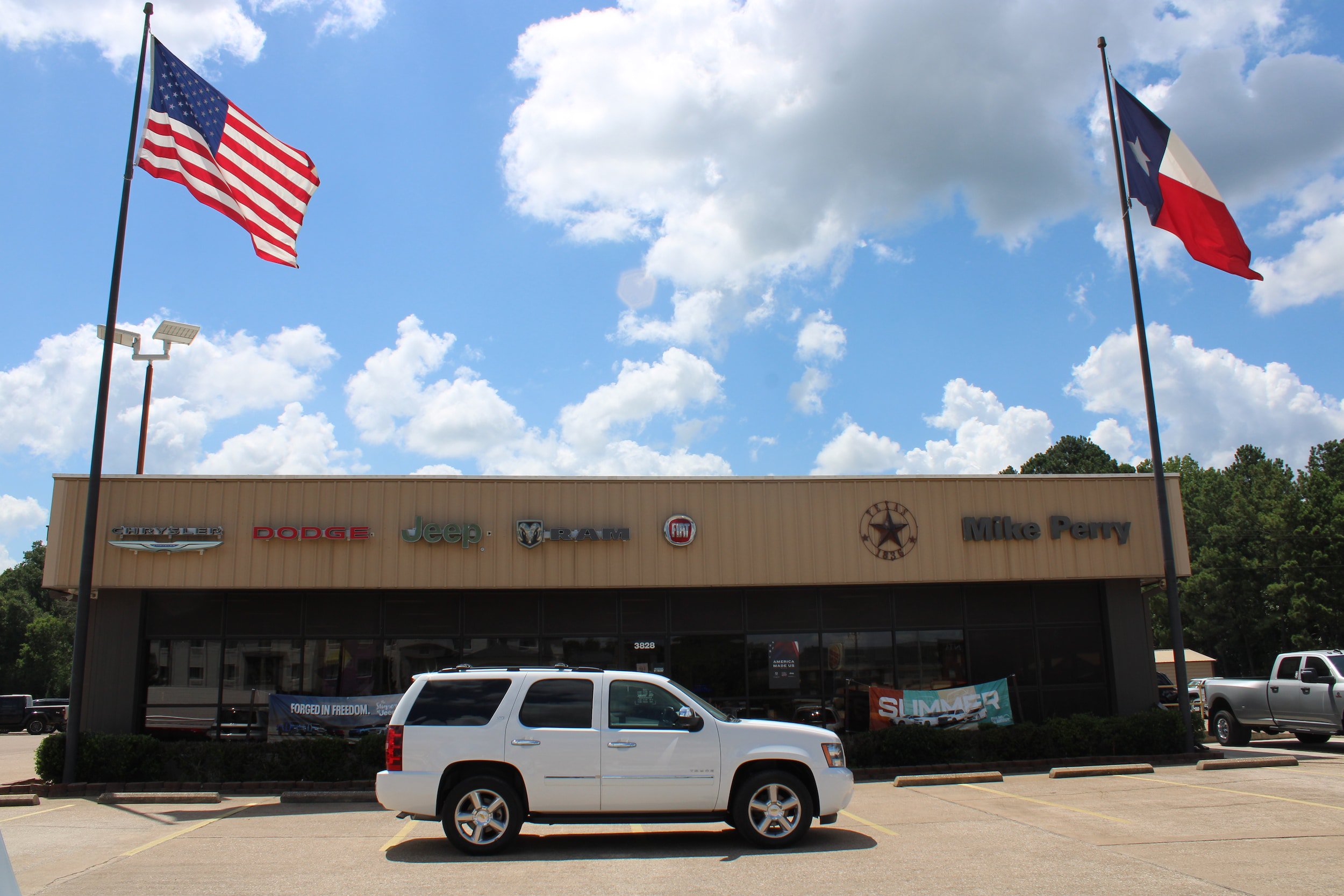Used 2010 Chevrolet Tahoe LTZ RWD image 5