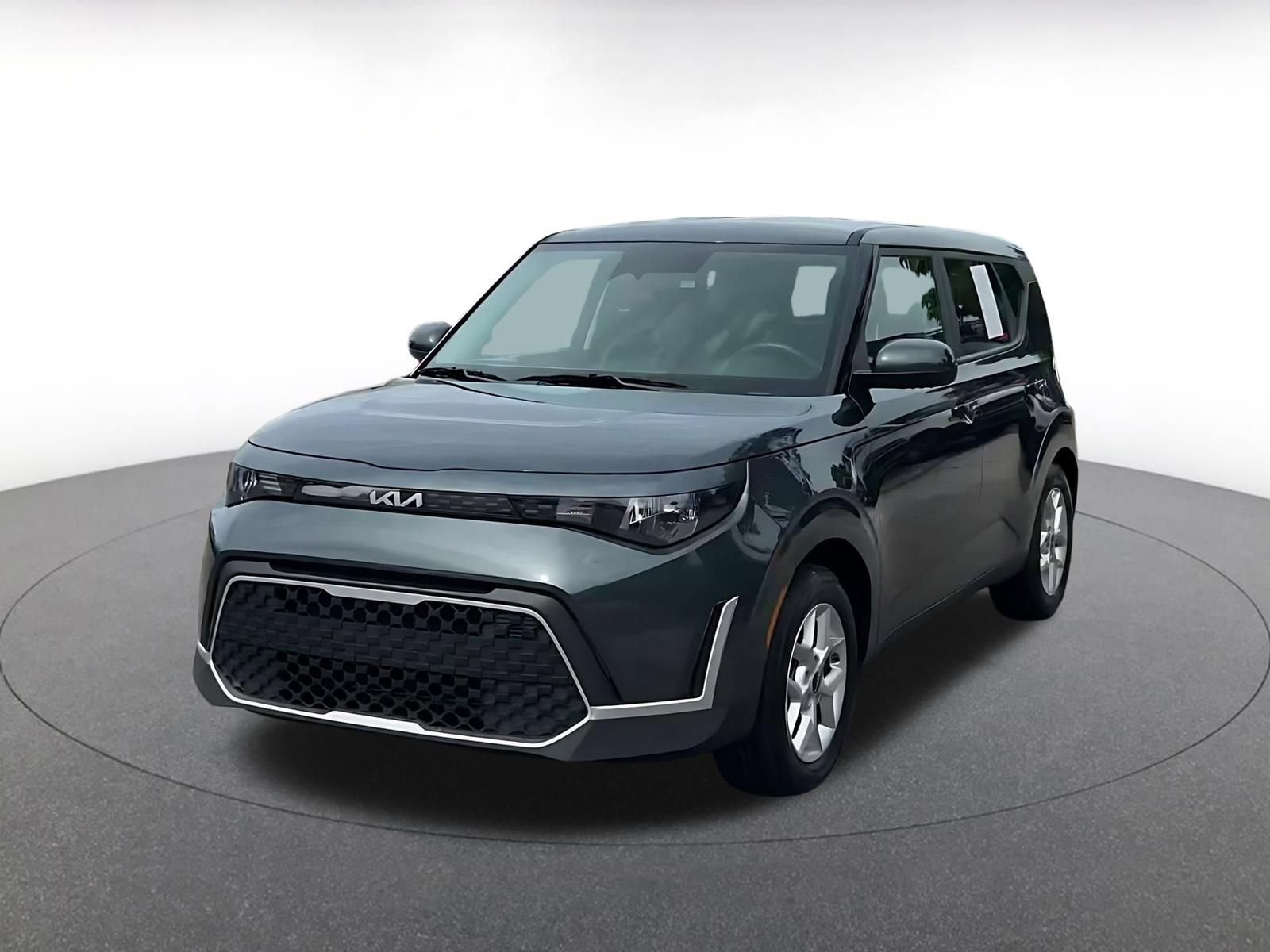 Used 2025 Kia Soul LX w/ LX Technology Package FWD image 6