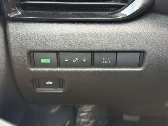 Used 2024 Nissan Sentra SV FWD image 25