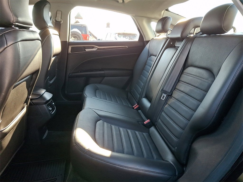 Used 2015 Ford Fusion SE w/ Equipment Group 202A image 10