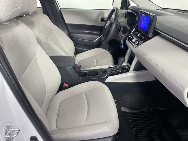 Used 2025 Toyota Corolla Cross L AWD/4WD image 11