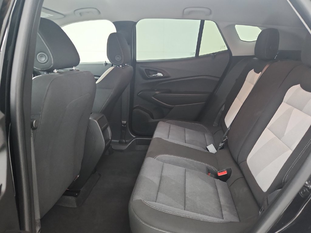 Used 2026 Chevrolet Trax LS w/ LS Convenience Package FWD image 32
