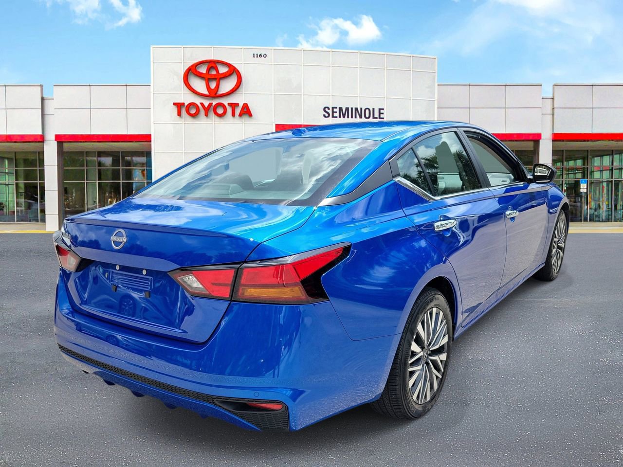 Used 2025 Nissan Altima 2.5 SV image 3