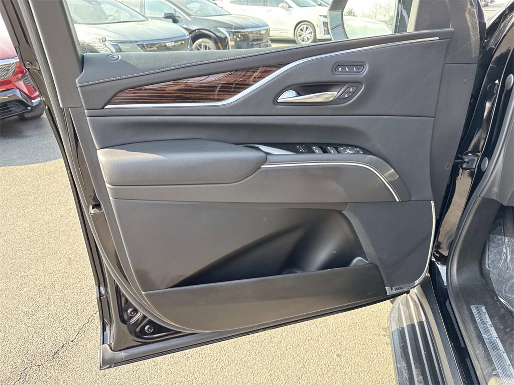 Used 2021 Cadillac Escalade Premium Luxury image 15