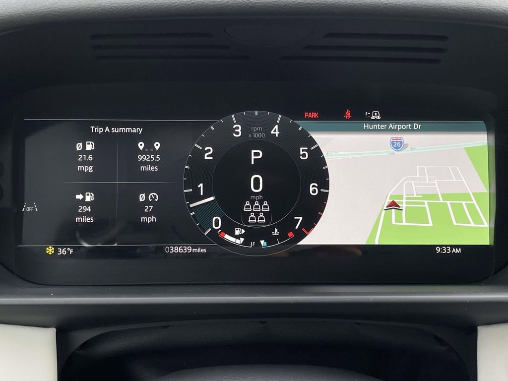 Used 2025 Land Rover Discovery S image 16