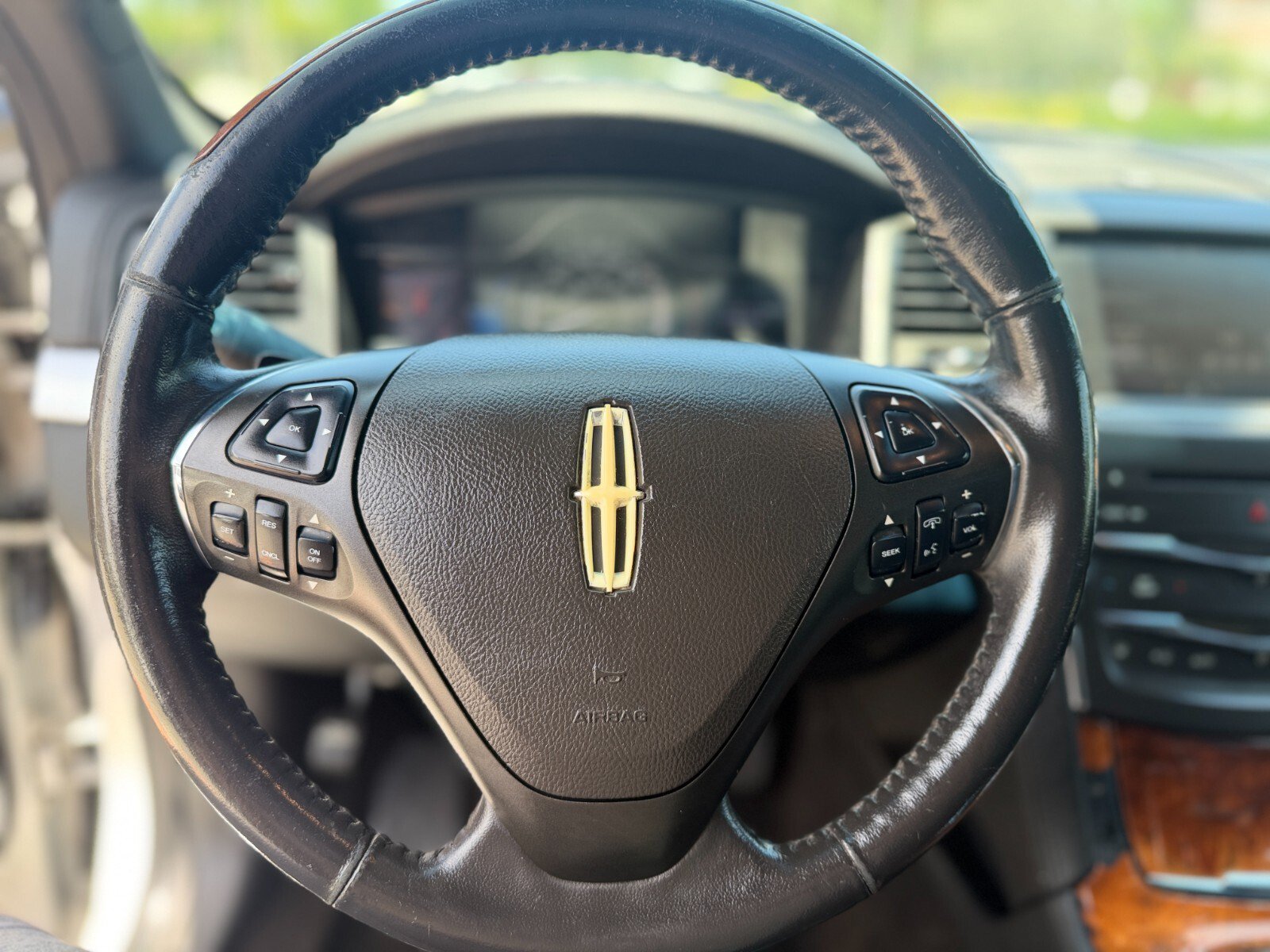 Used 2013 Lincoln MKS AWD image 17