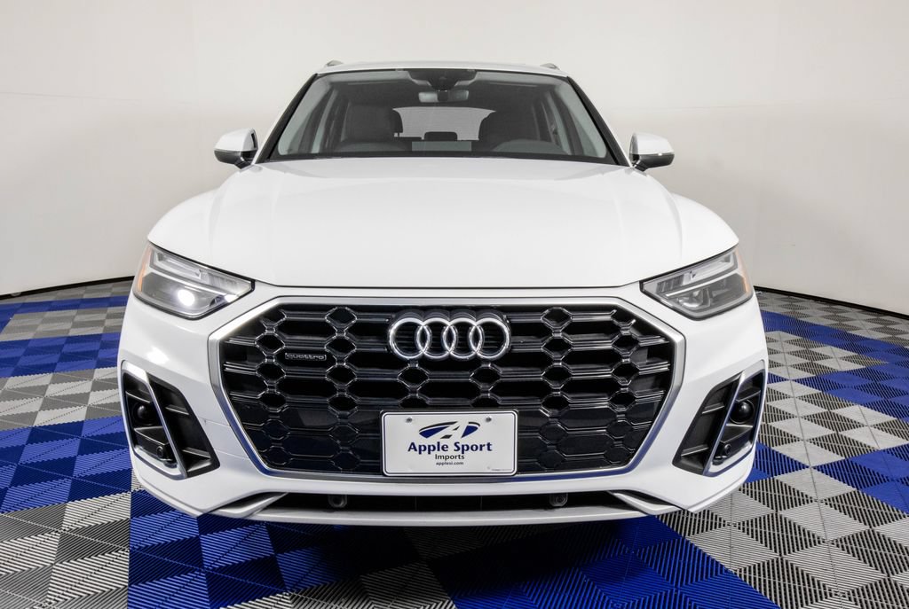 Used 2023 Audi Q5 2.0T Premium w/ Convenience Package AWD/4WD image 2