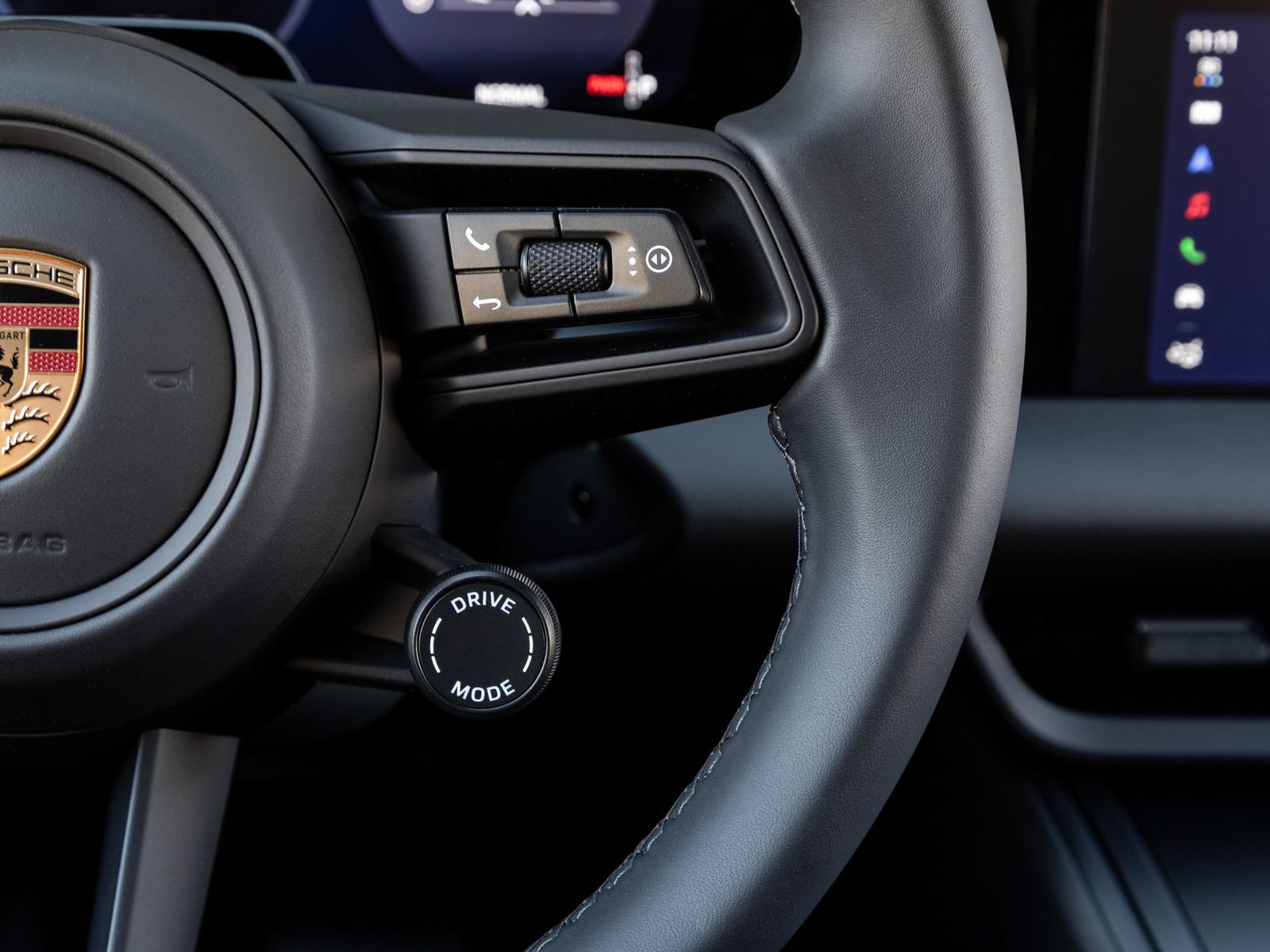 Certified 2026 Porsche Macan 4 Electric AWD/4WD image 16