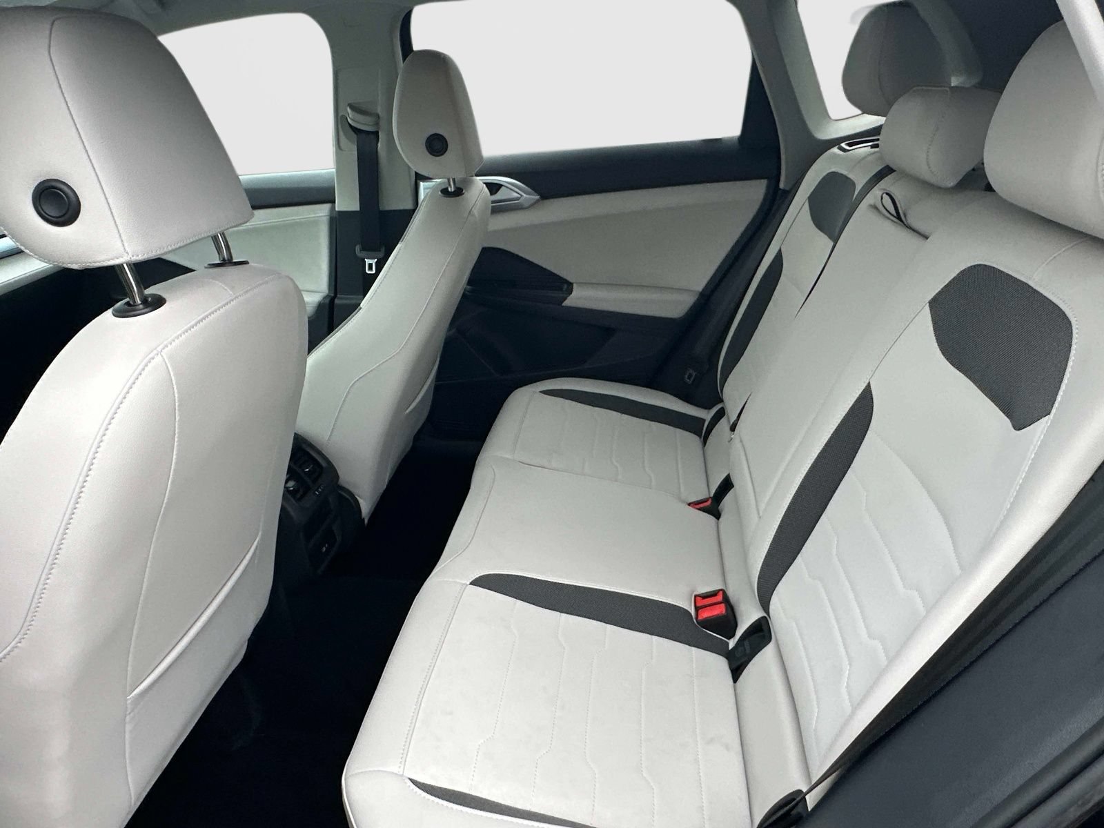 Certified 2025 Volkswagen Taos SE AWD/4WD image 13