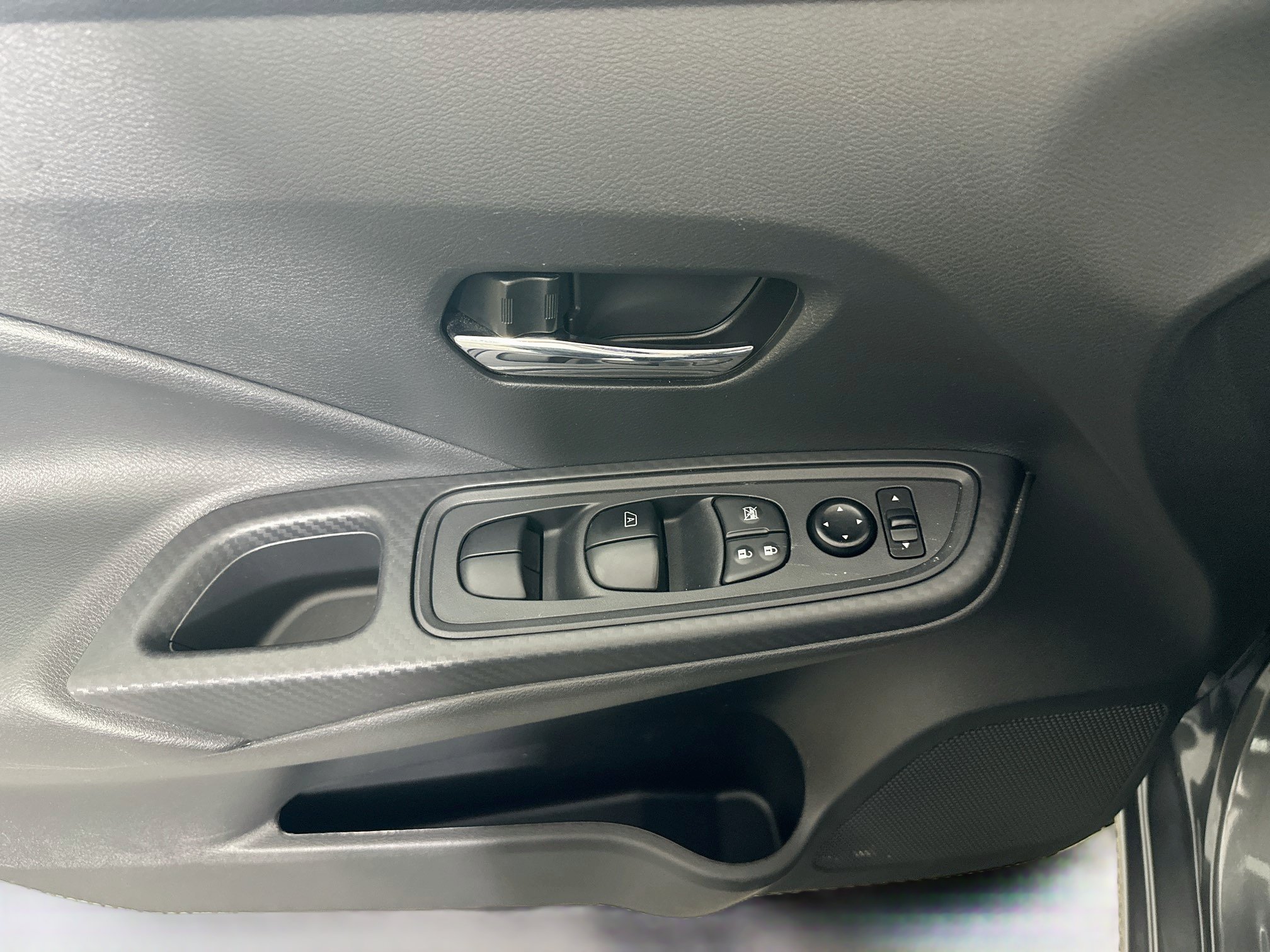 Used 2024 Nissan Versa SV FWD image 15