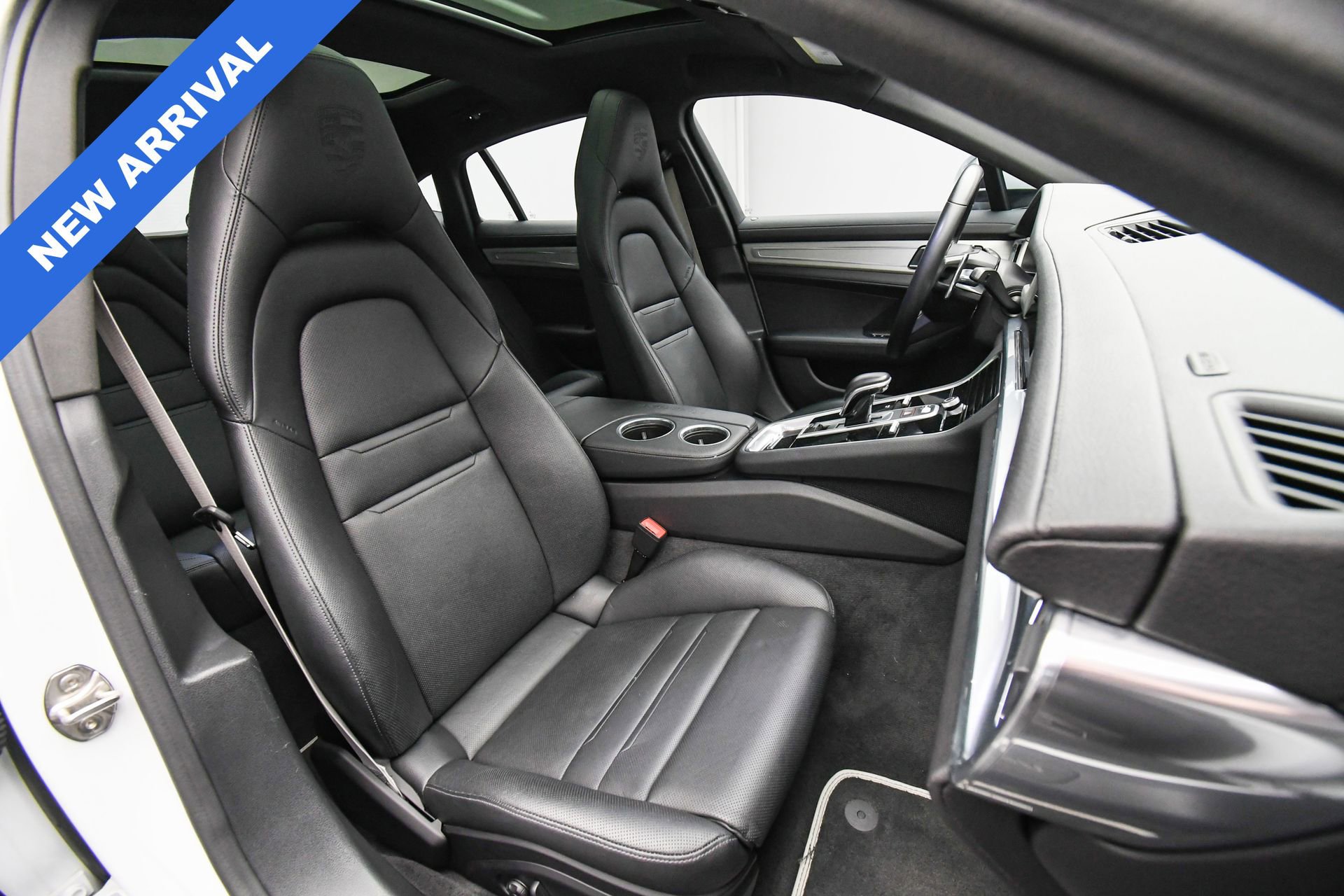 Used 2022 Porsche Panamera Platinum Edition image 17