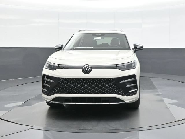 New 2026 Volkswagen Tiguan SE R-Line AWD/4WD image 2