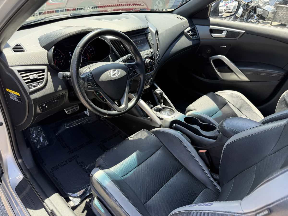 Used 2016 Hyundai Veloster Turbo FWD image 16