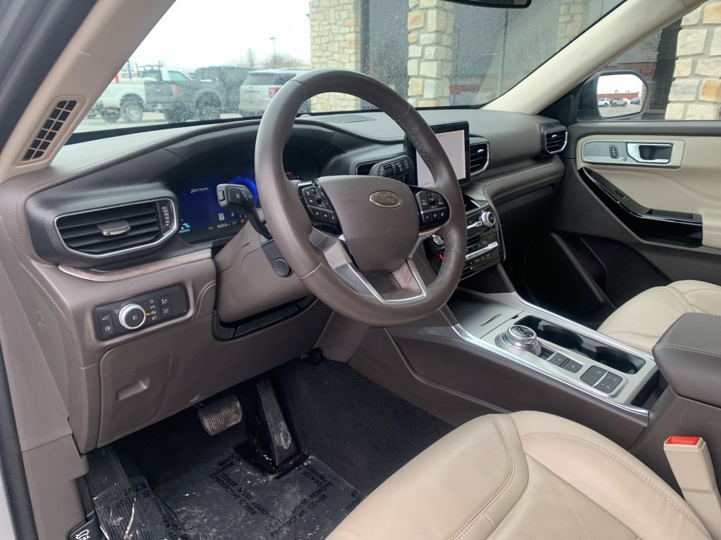 Used 2023 Ford Explorer Platinum w/ Class IV Trailer Tow Package image 18