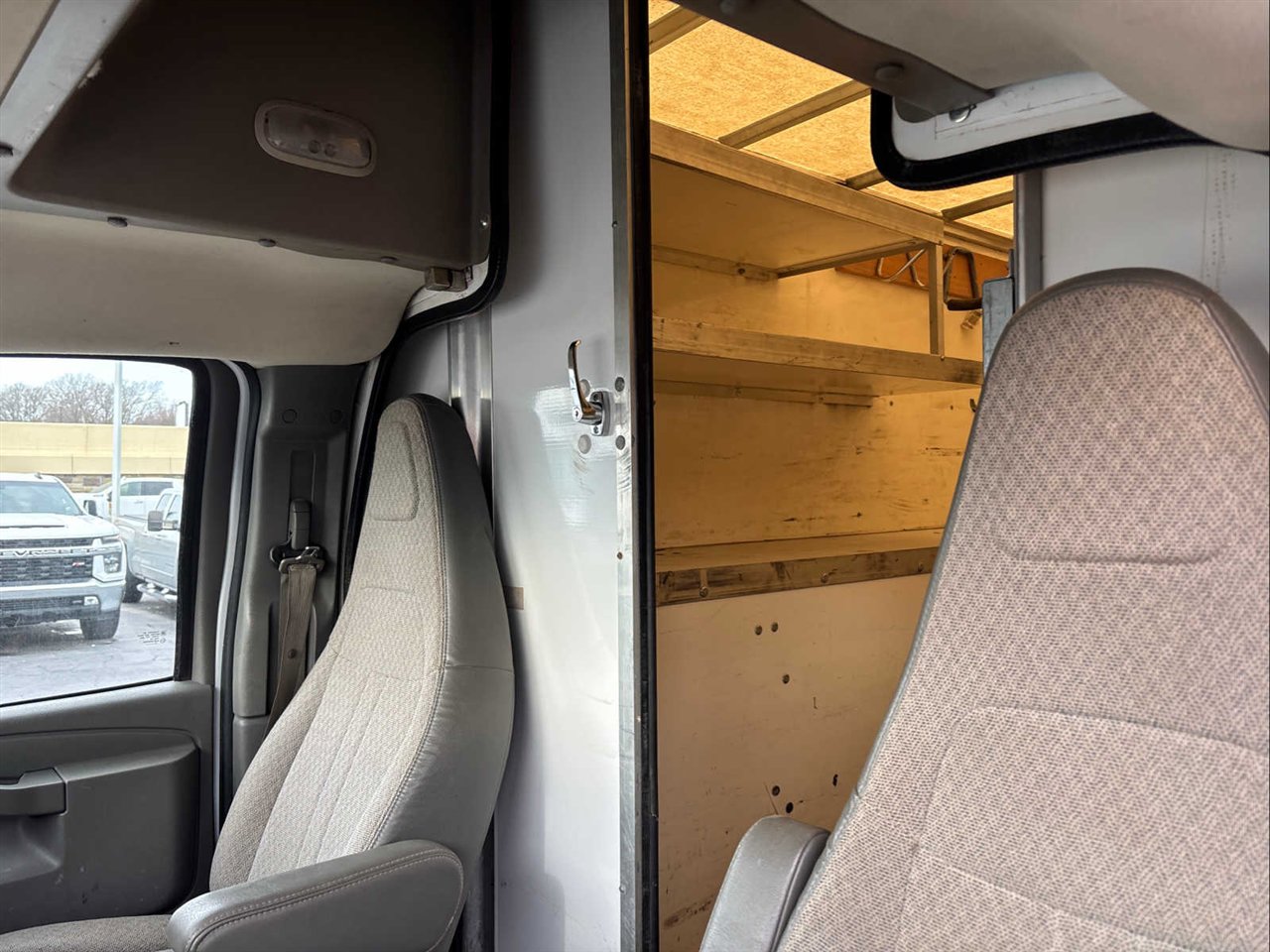 Used 2017 GMC Savana 3500 image 23