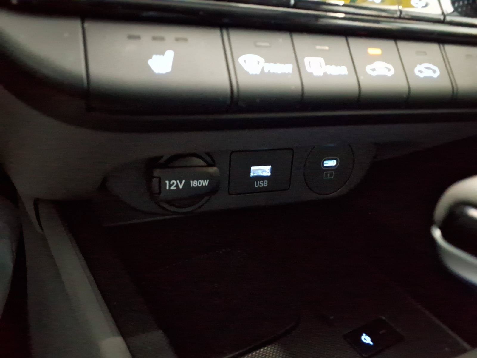 Certified 2024 Hyundai Elantra SEL w/ Convenience Package FWD image 25