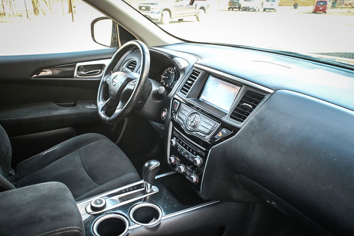 Used 2013 Nissan Pathfinder SV image 18