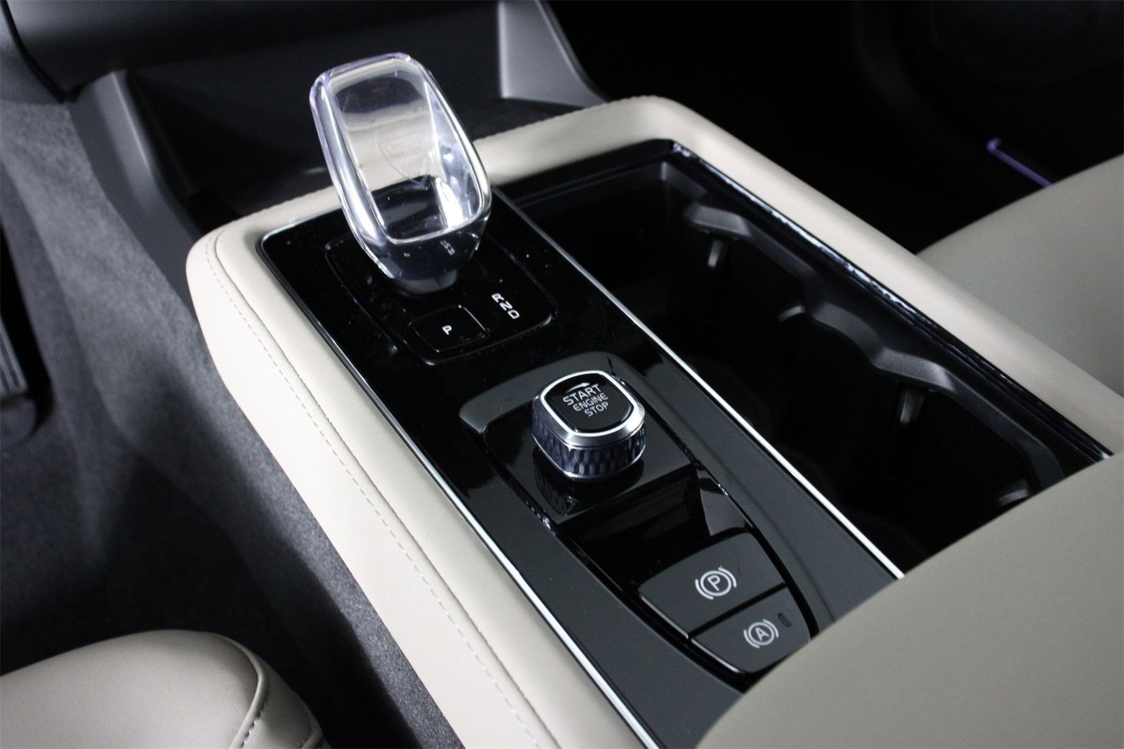 New 2026 Volvo XC90 B6 Plus w/ Protection Package Premier image 7