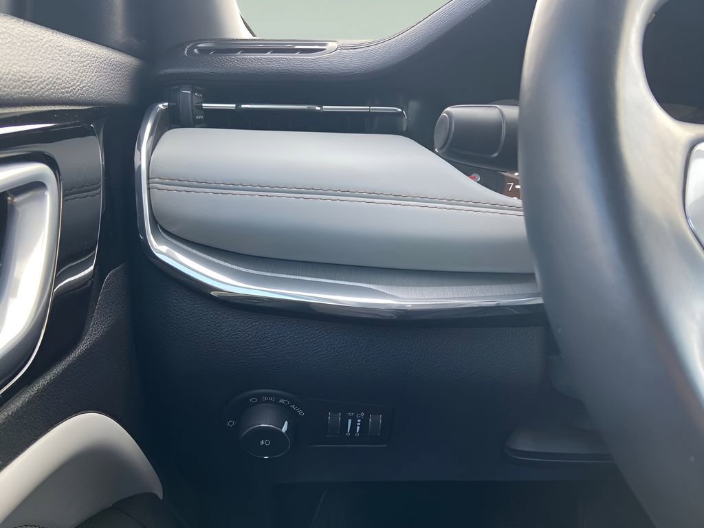 Used 2022 Jeep Compass Limited image 24