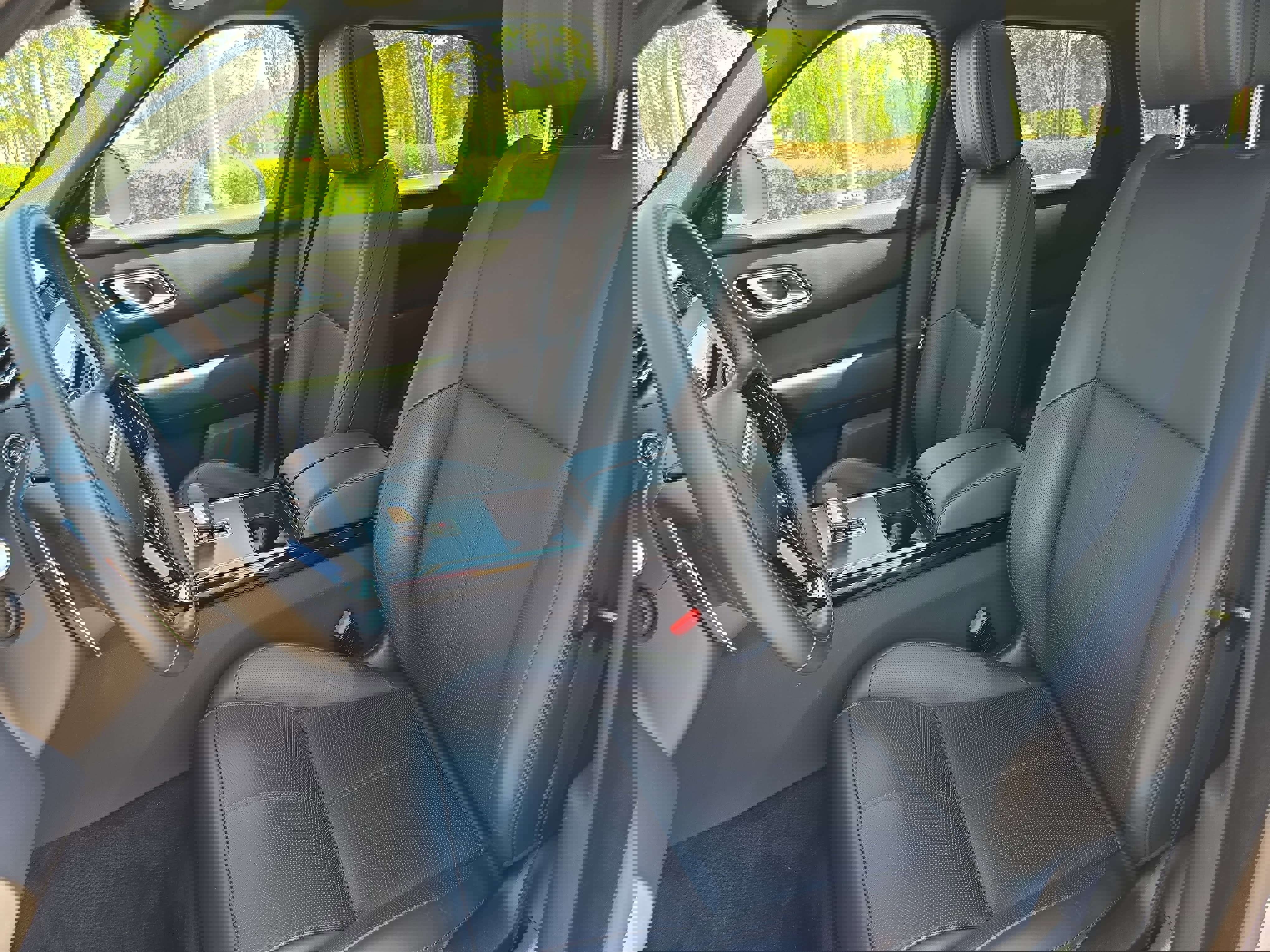 Certified 2025 Land Rover Range Rover Velar Dynamic HSE AWD/4WD image 15