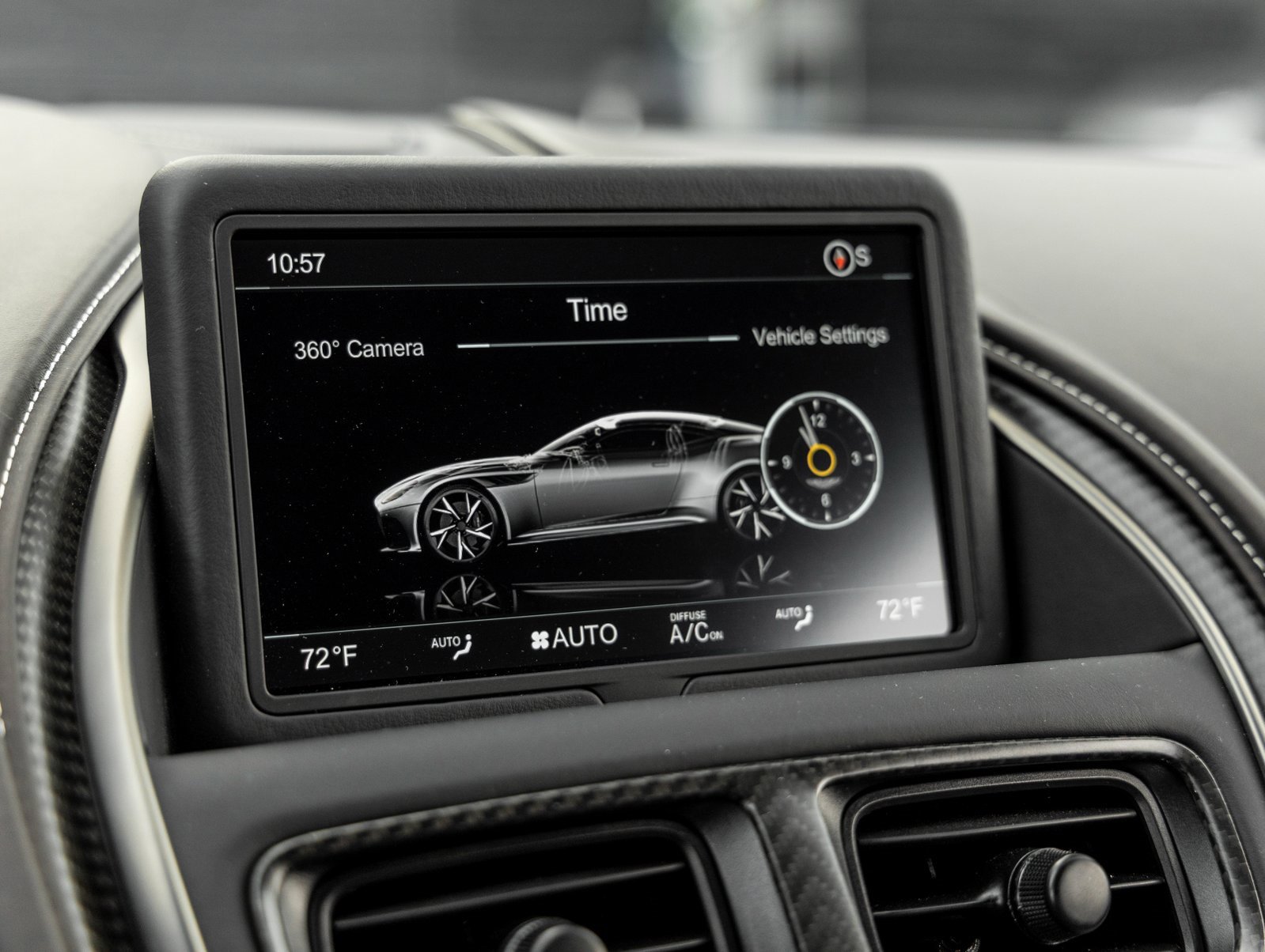 Used 2023 Aston Martin DBS Coupe image 30