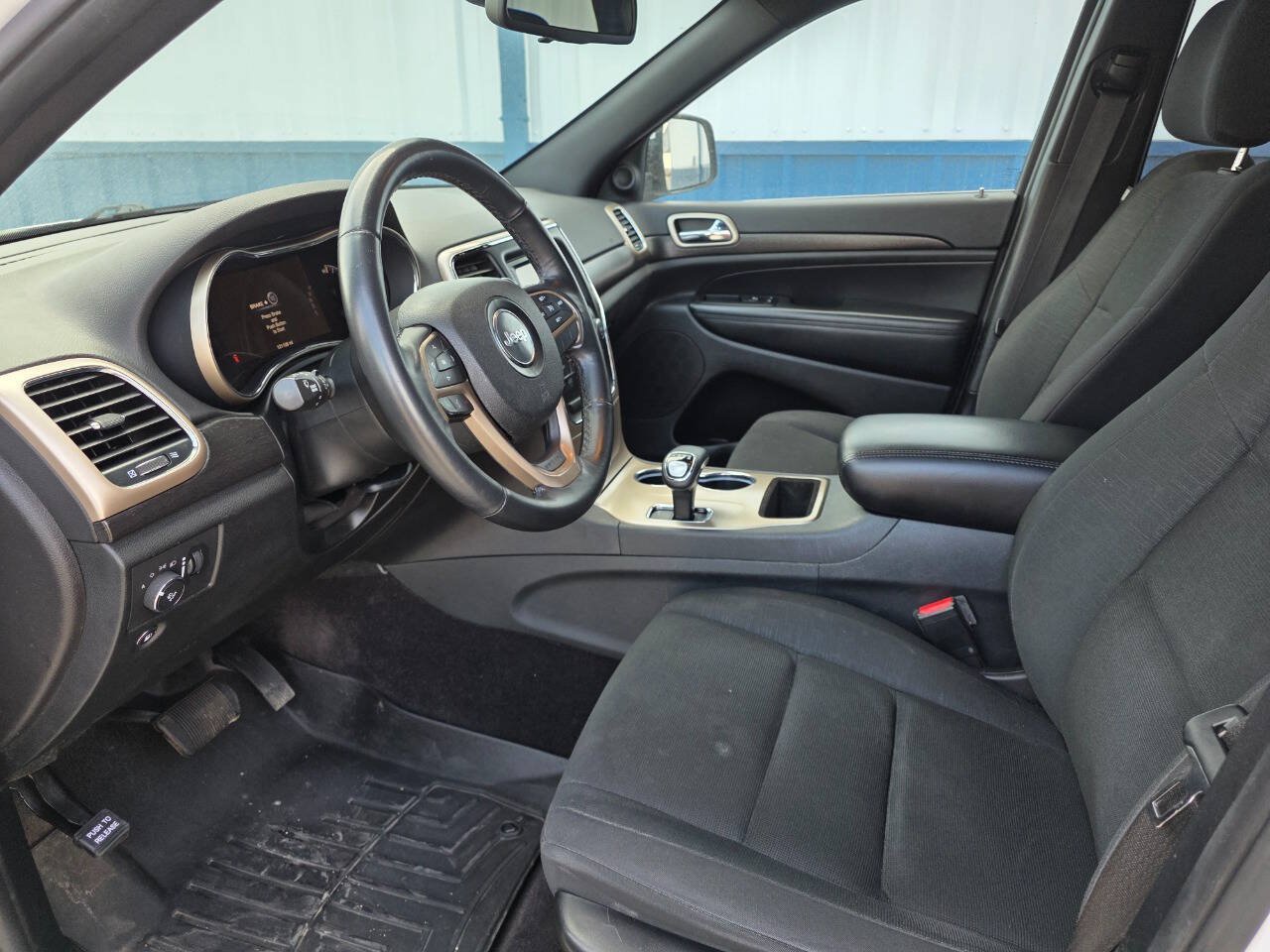 Used 2015 Jeep Grand Cherokee Laredo w/ Quick Order Package 23E AWD/4WD image 6