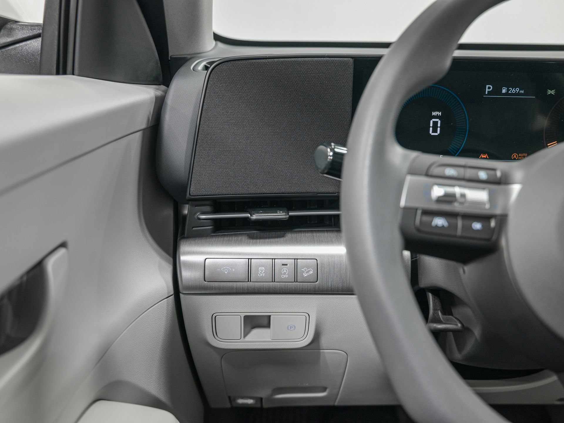 Used 2025 Hyundai Kona SE image 17