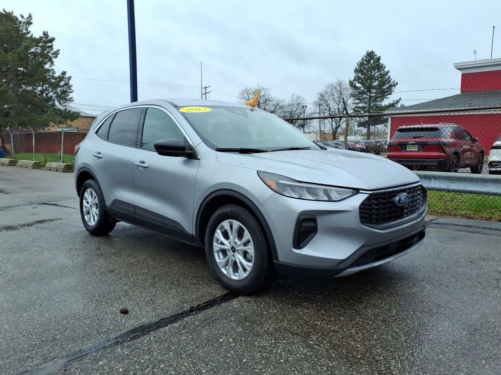 Used 2023 Ford Escape Active image 3