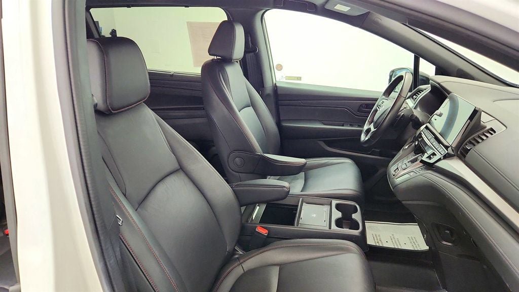 Used 2025 Honda Odyssey Sport-L image 24