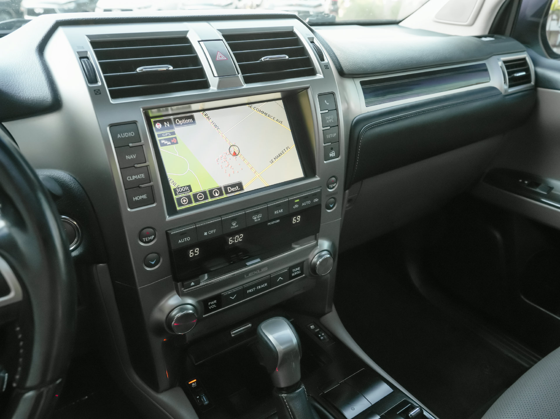 Used 2020 Lexus GX 460 Premium w/ Premium Package AWD/4WD image 11