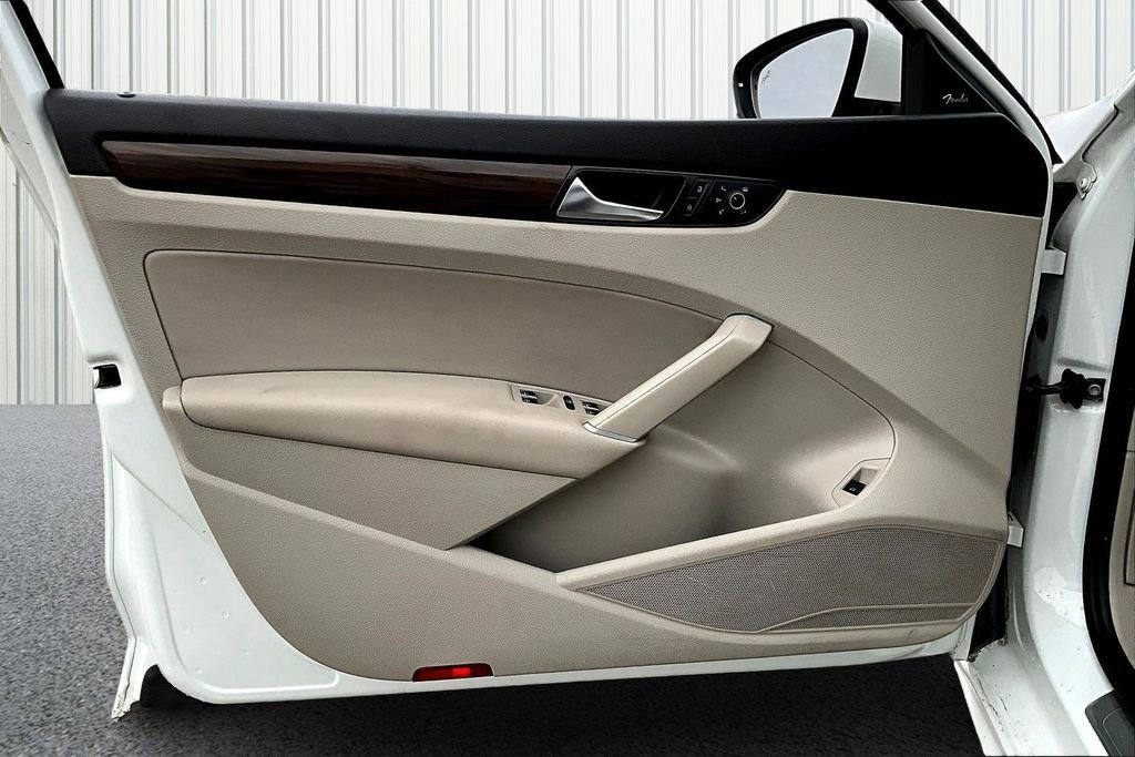 Used 2020 Volkswagen Passat 2.0T SEL image 20