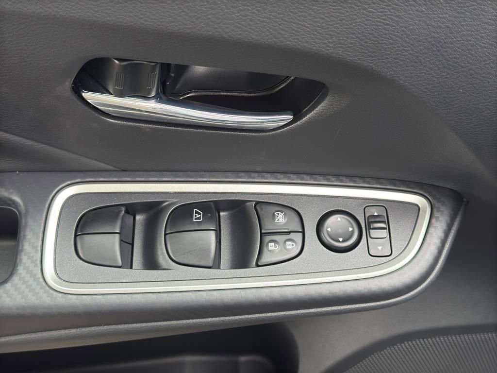 New 2025 Nissan Versa SR image 18