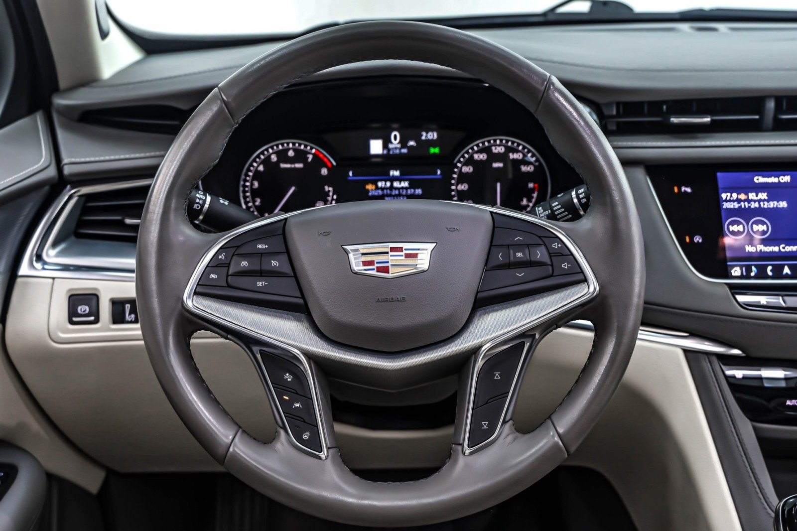 Used 2021 Cadillac XT5 Premium Luxury image 17