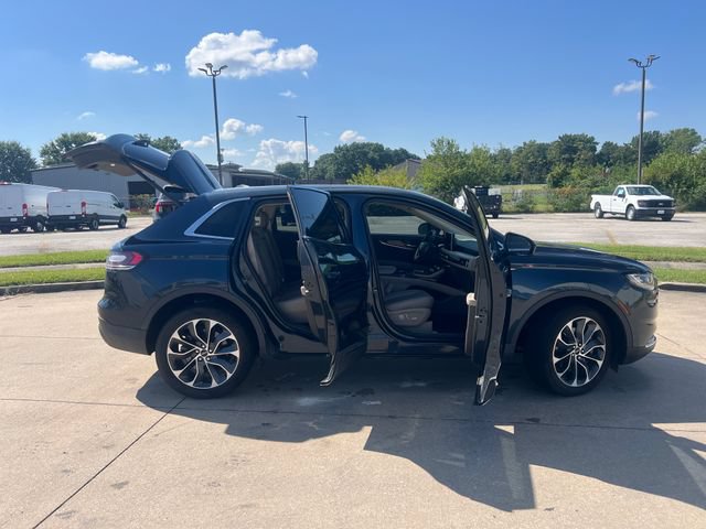 Used 2021 Lincoln Nautilus Reserve AWD/4WD image 13