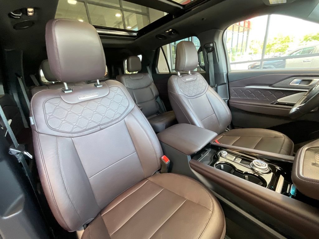 Used 2025 Ford Explorer Platinum w/ LUX Leather Package AWD/4WD image 21
