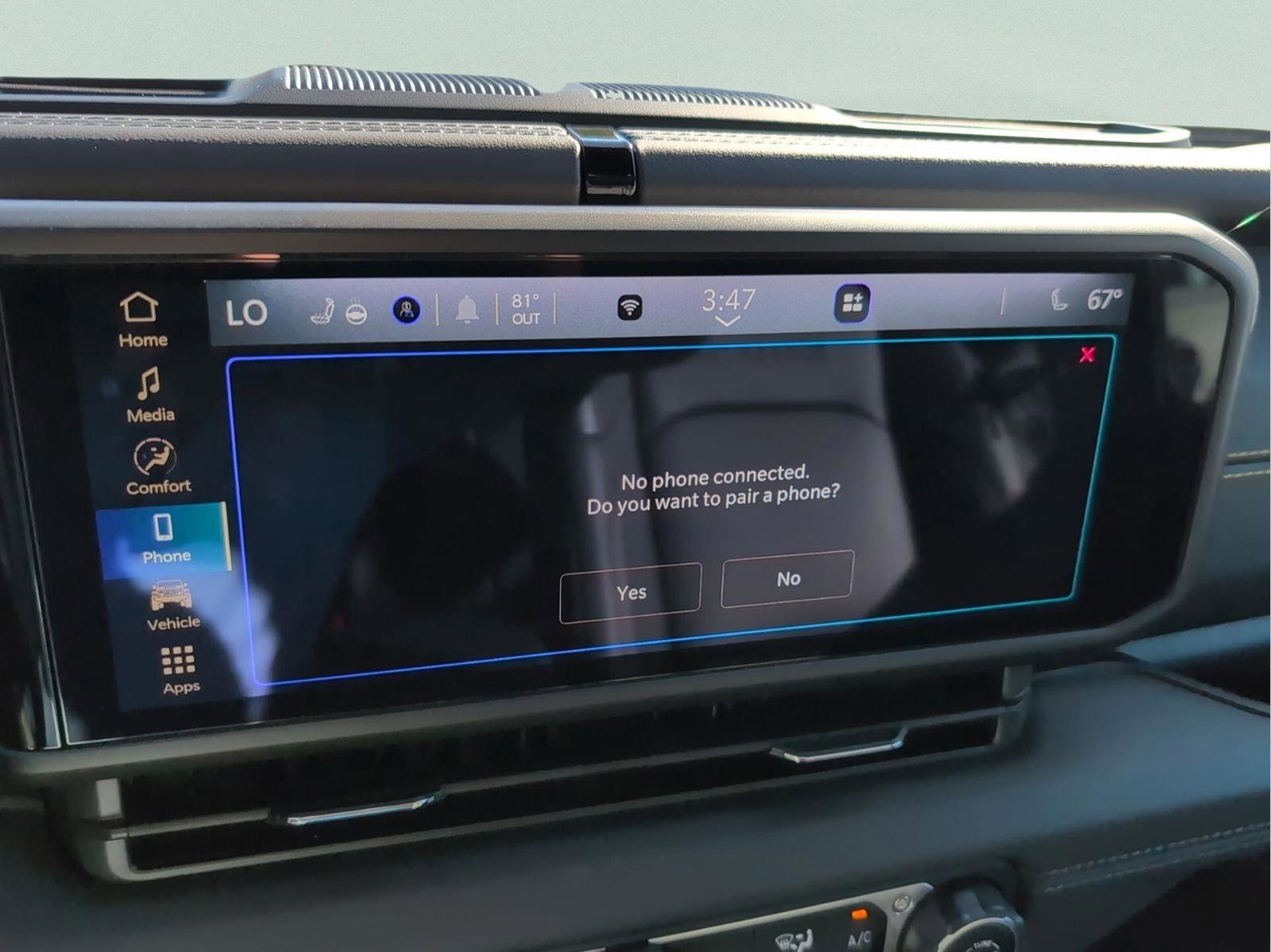 Used 2024 Jeep Wrangler Sahara w/ Safety Group image 18